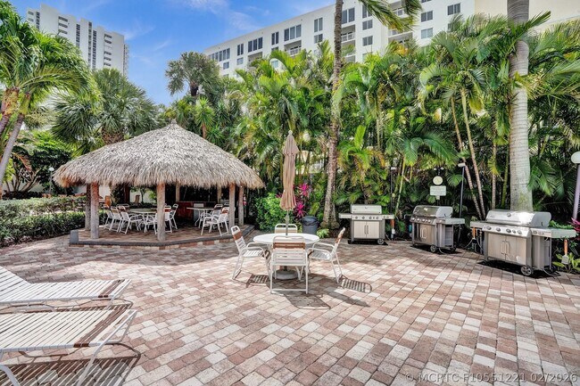 Building Photo - 1361 S Ocean Blvd