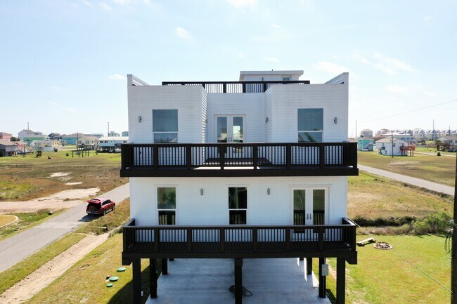 Building Photo - 4026 5th St