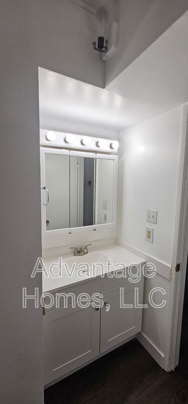 Building Photo - 938 N 71 St
