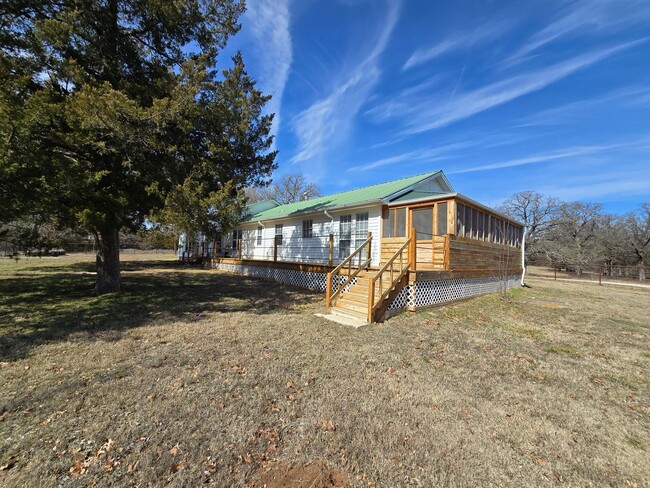 Building Photo - Remodeled 3 bed 2 bath home in Asher!