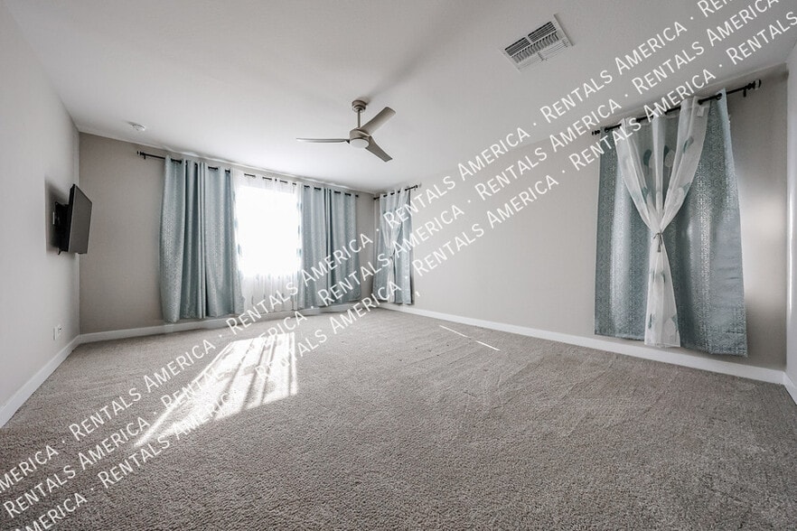 Building Photo - 1321 W Coyote Dr