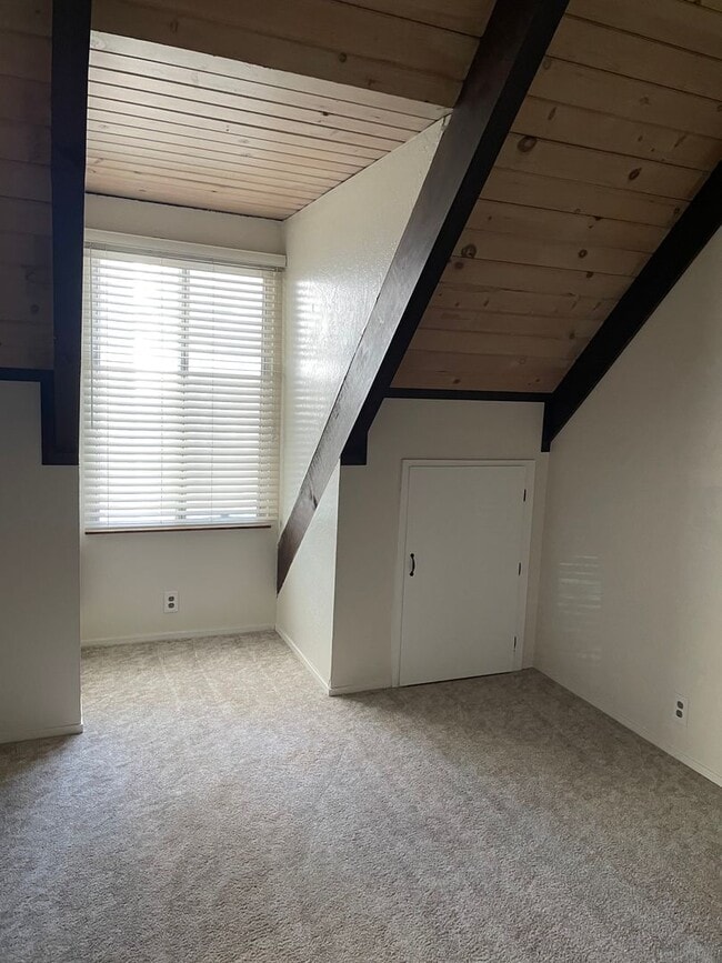 Building Photo - Al Tahoe - 4 bedroom 2 bath with Garage