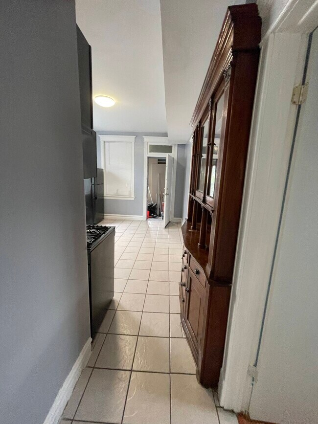 Building Photo - 2532 S Albany Ave