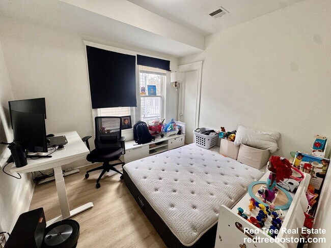 Building Photo - 127 Eliot St