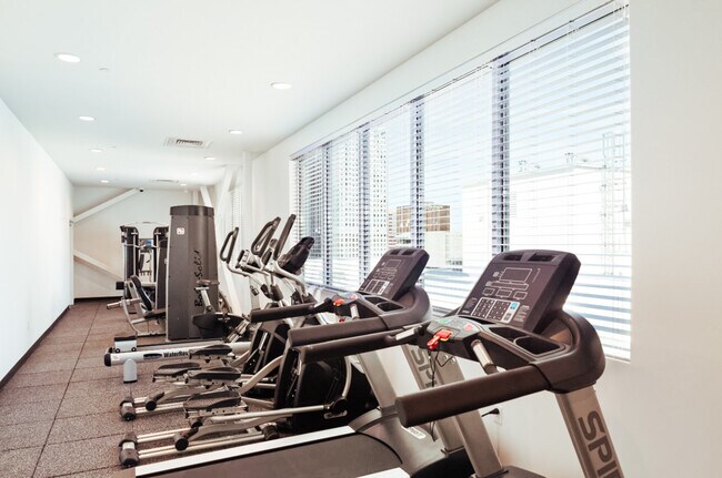 Building Photo - 120 19th St N