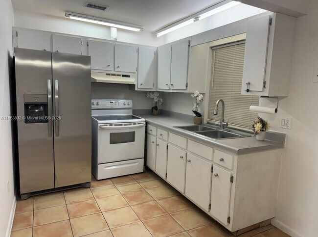 Primary Photo - 1327 Riverside Cir