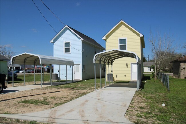 Building Photo - 919 N Avenue C