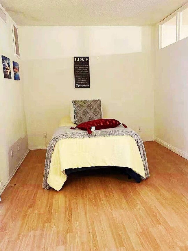 Building Photo - 11701 Texas Ave