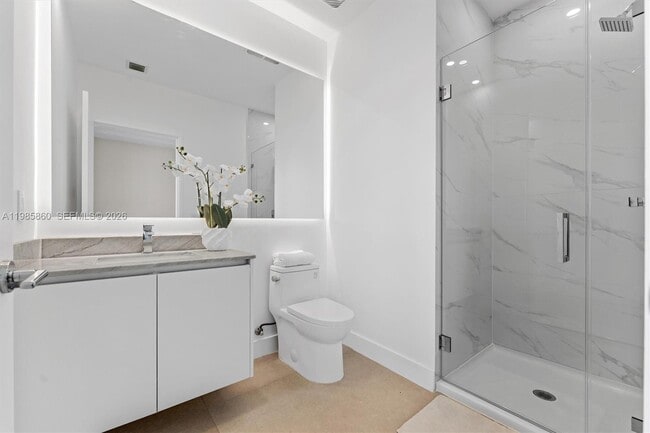 Building Photo - 700 NE 24th St