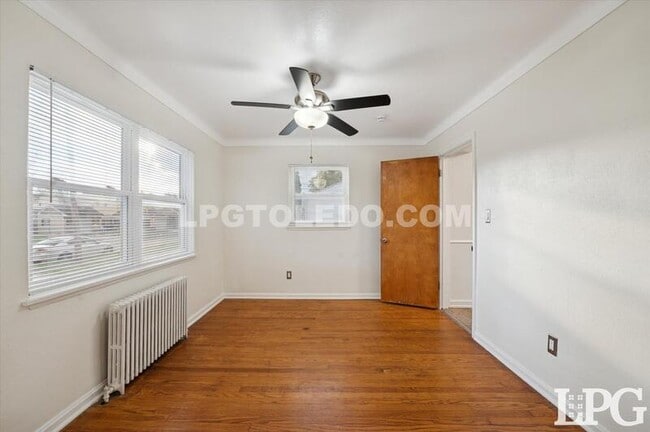 Building Photo - 606 W Poinsetta Ave