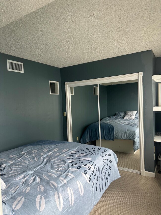 Building Photo - 5005 Collins Ave