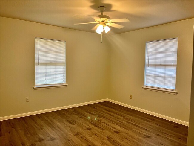 Building Photo - 1407 14th Ave N