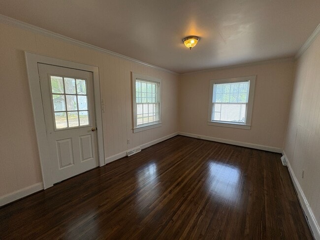 Building Photo - 3 Bedroom Home in Hickory Grove