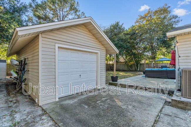 Building Photo - 708 Marcia Cir