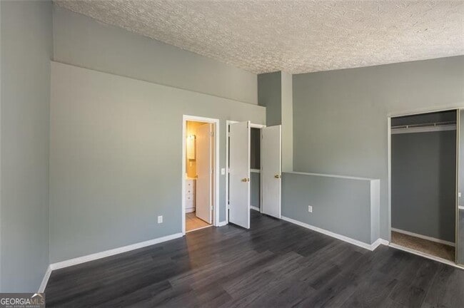 Building Photo - 6622 Wellington Square