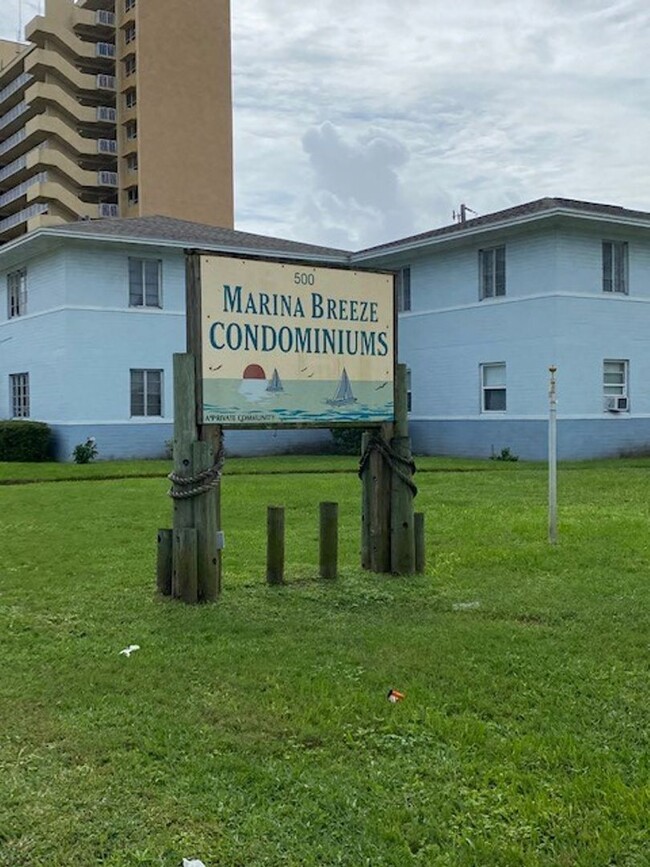 Building Photo - Marina Breeze Condominiums