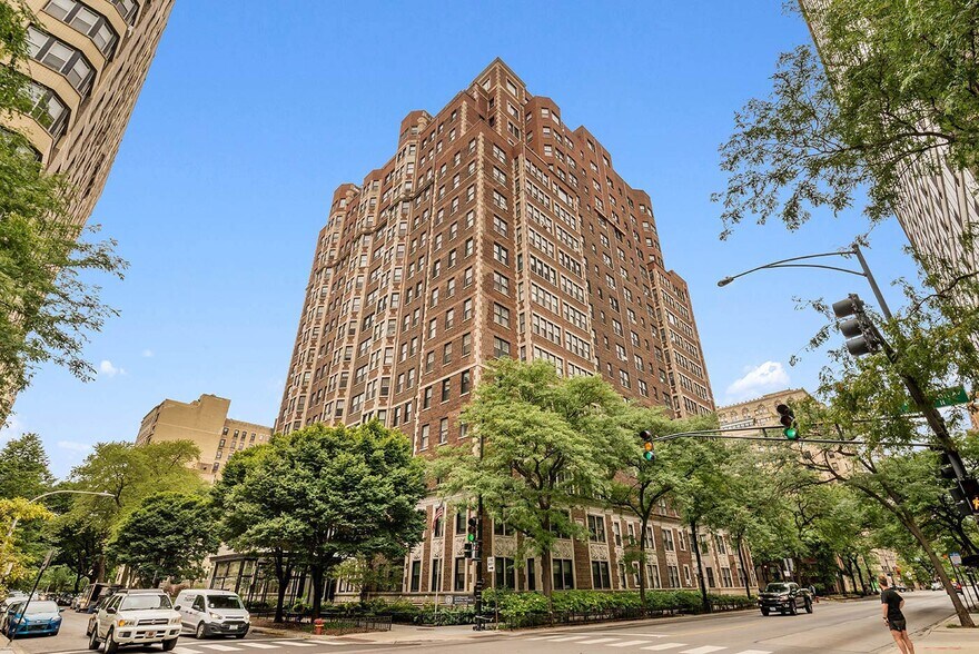 Primary Photo - 3000 N Sheridan