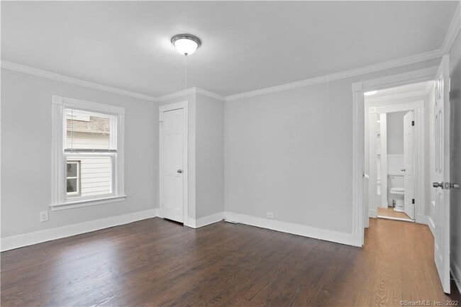 Building Photo - 393 Huntington St