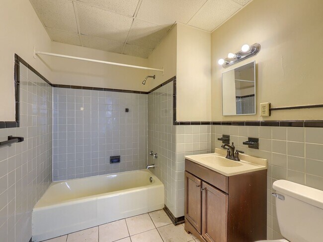 Building Photo - 211 Verbeke St