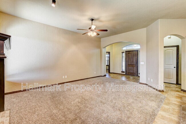 Building Photo - 508 Whispering Oaks Blvd
