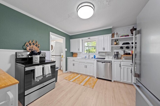 Building Photo - Updated Baylor Bubble Home