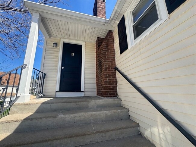 Building Photo - 34 Booth St