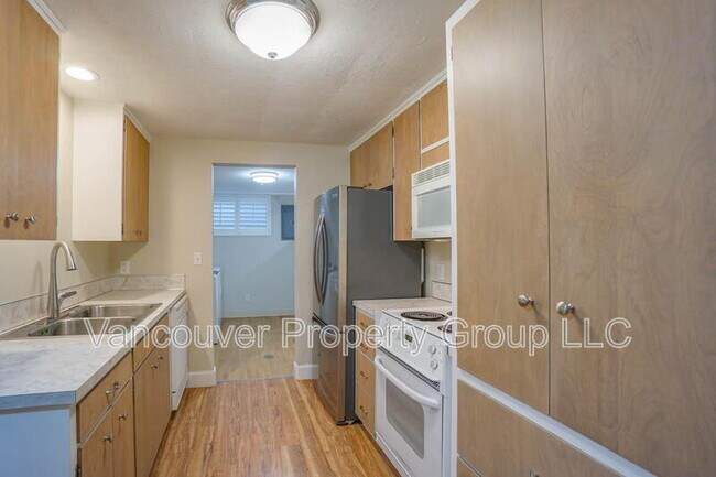 Building Photo - 2218 E 18th St