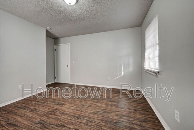 Building Photo - 605 W Clarke St