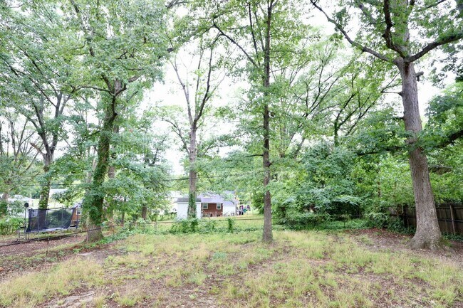 Building Photo - 3006 Manor Dr