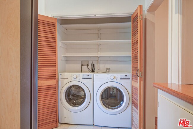 Building Photo - 15511 Woodcrest Dr