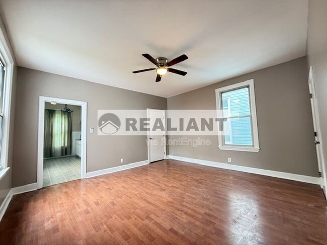 Building Photo - 128 W 31st St