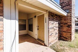 Building Photo - Whisperwood Duplex