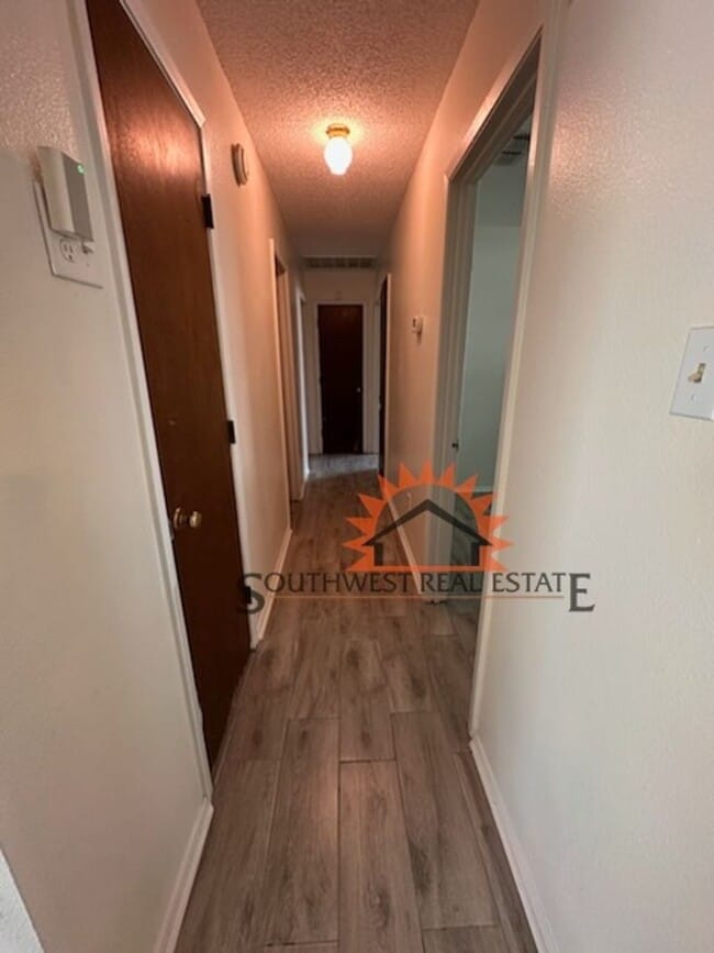 Building Photo - Charming 3 bedroom home.
