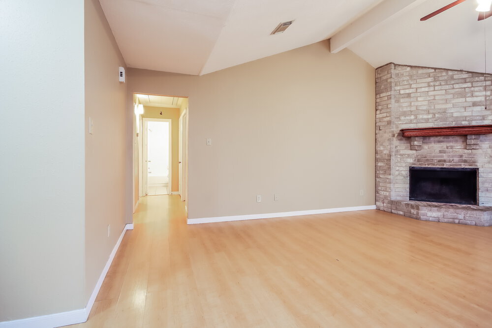 Building Photo - 16530 Quail Park Dr
