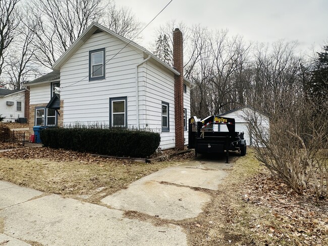 Building Photo - 340 N Mill St