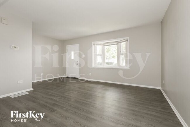 Building Photo - 124 S Chestnut Ln