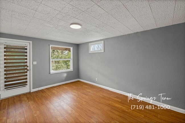 Building Photo - CHARMING WESTSIDE 2BD DUPLEX - NO RENT TILL JANUARY!! - Security Deposit Waiver Available