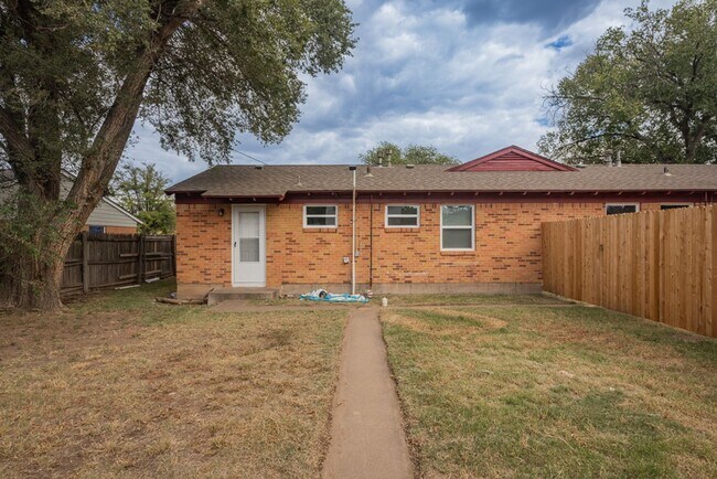 Building Photo - 2814 Duncan Dr