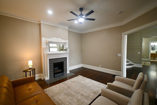 Building Photo - 2369 Park Ave