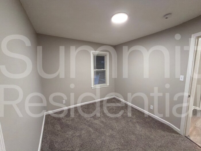 Building Photo - 3031 Linwood Ave