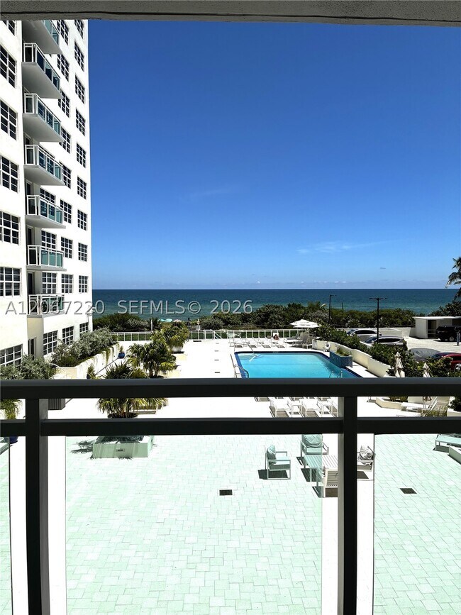 Building Photo - 6917 Collins Ave