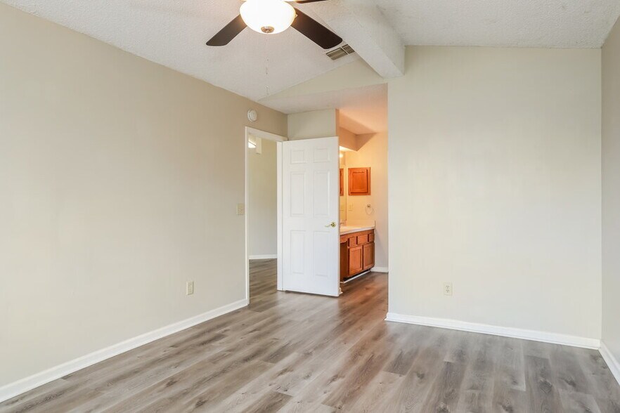 Building Photo - 3183 Olde Sutton Parke Dr
