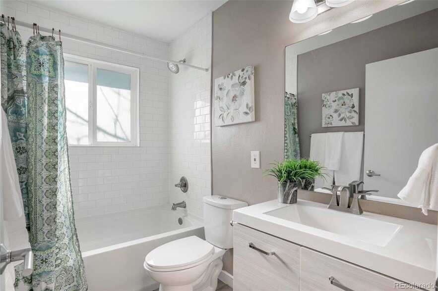 Building Photo - 7373 E Fremont Dr