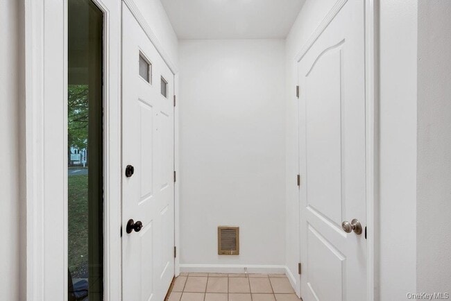 Building Photo - 2102 Martingale Dr