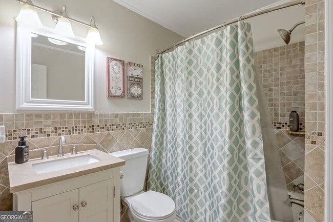 Building Photo - 428 Riverlake Ct