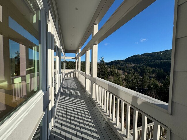 Building Photo - Breathtaking views of Chuckanut Bay!!