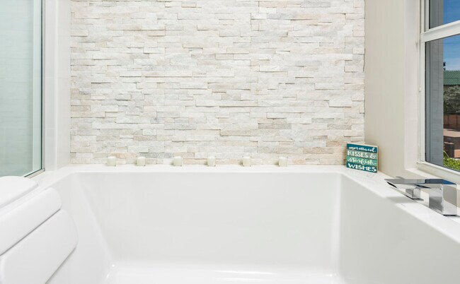 Building Photo - 3001 Jasmine Ct