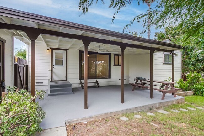 Building Photo - Charming Fully Remodeled 3-Bedroom Home in...