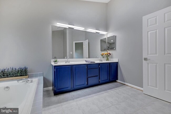 Building Photo - 16131 Parklawn Pl