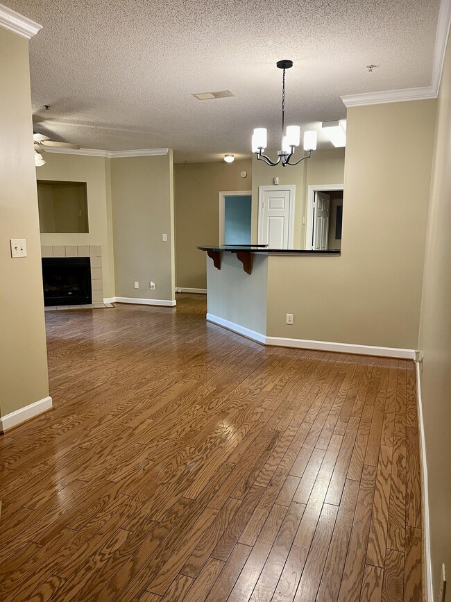 Building Photo - 212 Sterling Oaks Dr